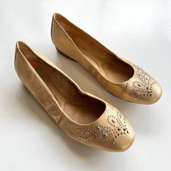 Naturalizer Colby Champagne Vegan Leather Flats Slip On Studded Womens S… - Picture 1 of 7